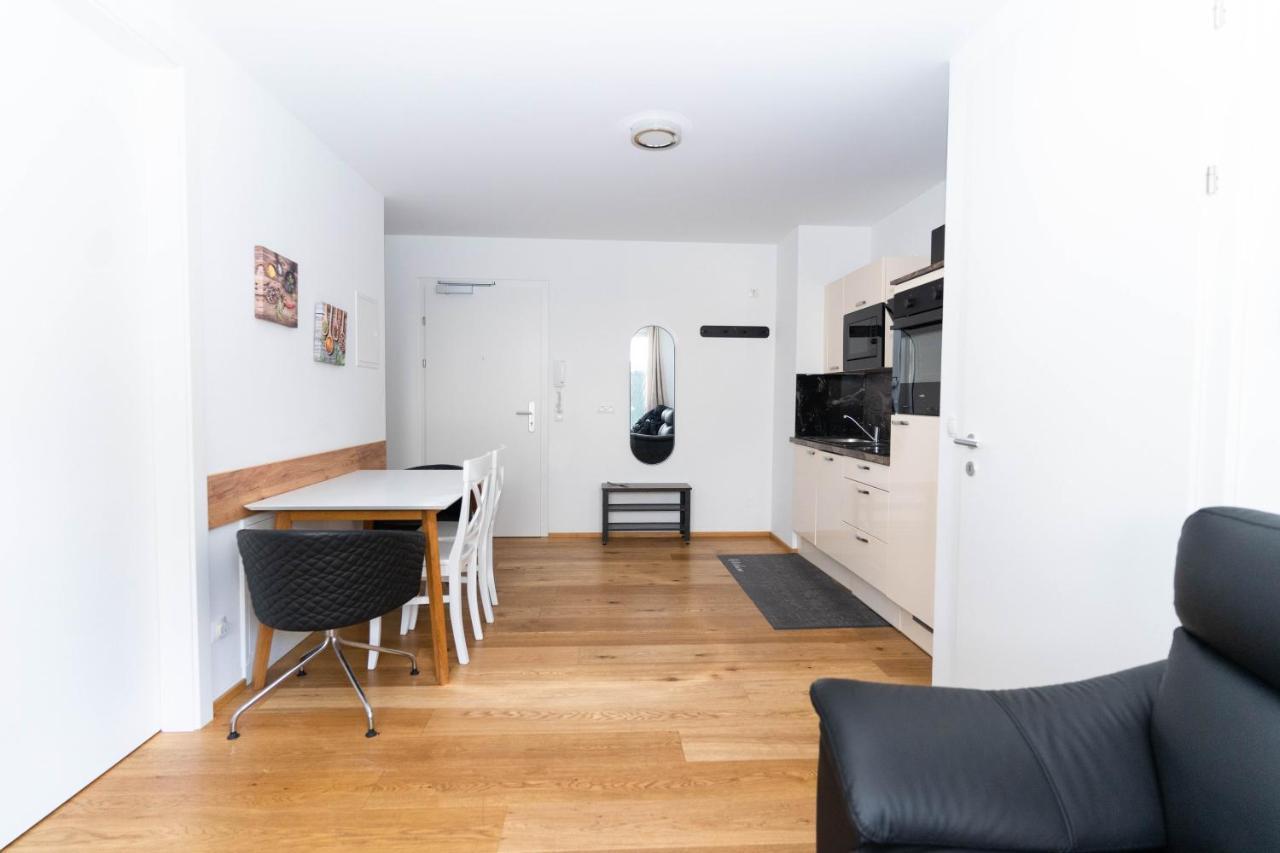Modern Apartment With Tiny Garden Near City Center เวียนนา ภายนอก รูปภาพ