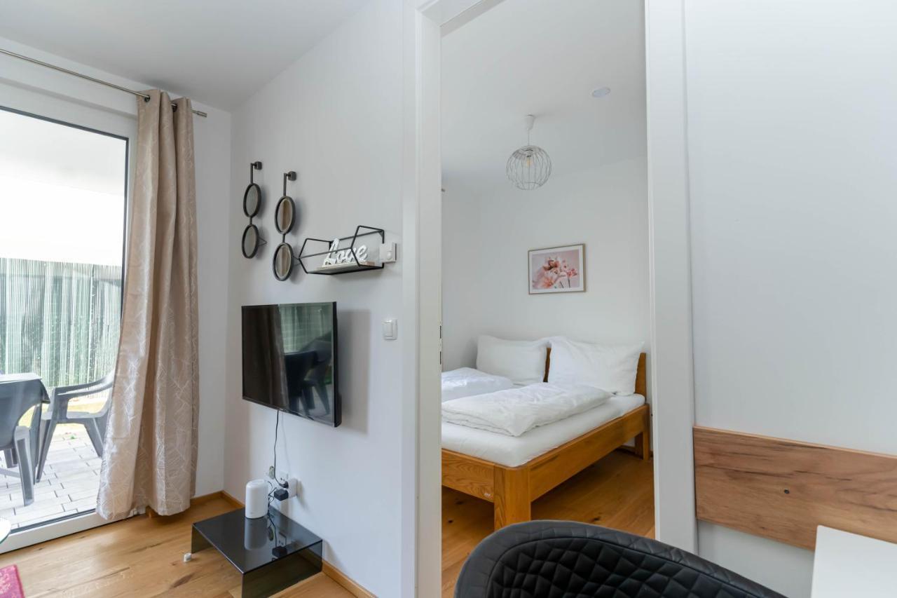 Modern Apartment With Tiny Garden Near City Center เวียนนา ภายนอก รูปภาพ