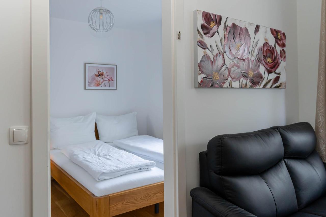 Modern Apartment With Tiny Garden Near City Center เวียนนา ภายนอก รูปภาพ