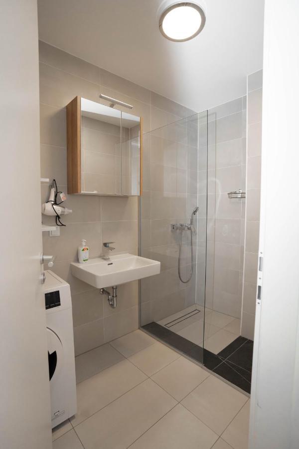 Modern Apartment With Tiny Garden Near City Center เวียนนา ภายนอก รูปภาพ