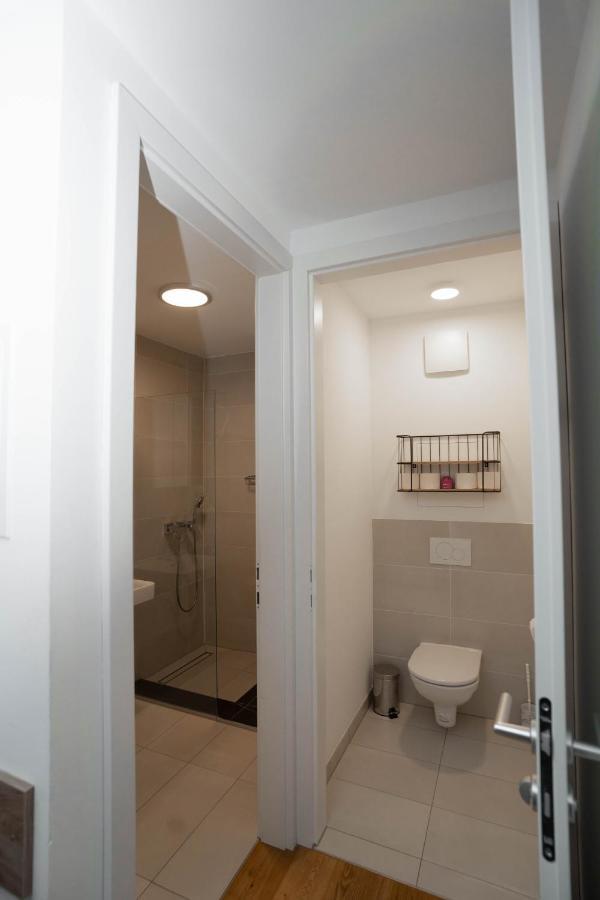 Modern Apartment With Tiny Garden Near City Center เวียนนา ภายนอก รูปภาพ