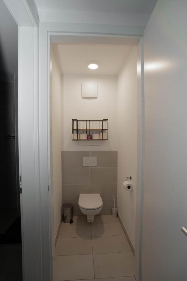 Modern Apartment With Tiny Garden Near City Center เวียนนา ภายนอก รูปภาพ